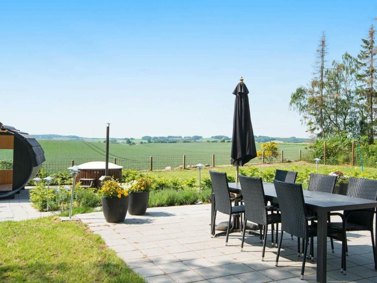 10 Person Holiday Home In Glesborg Exterior foto